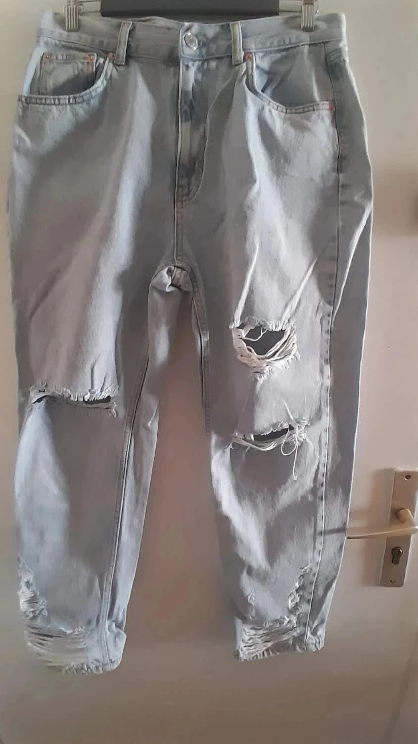 Jeans déchiré, couleur bleu clair, Taille 42, Marque Pull & Bear